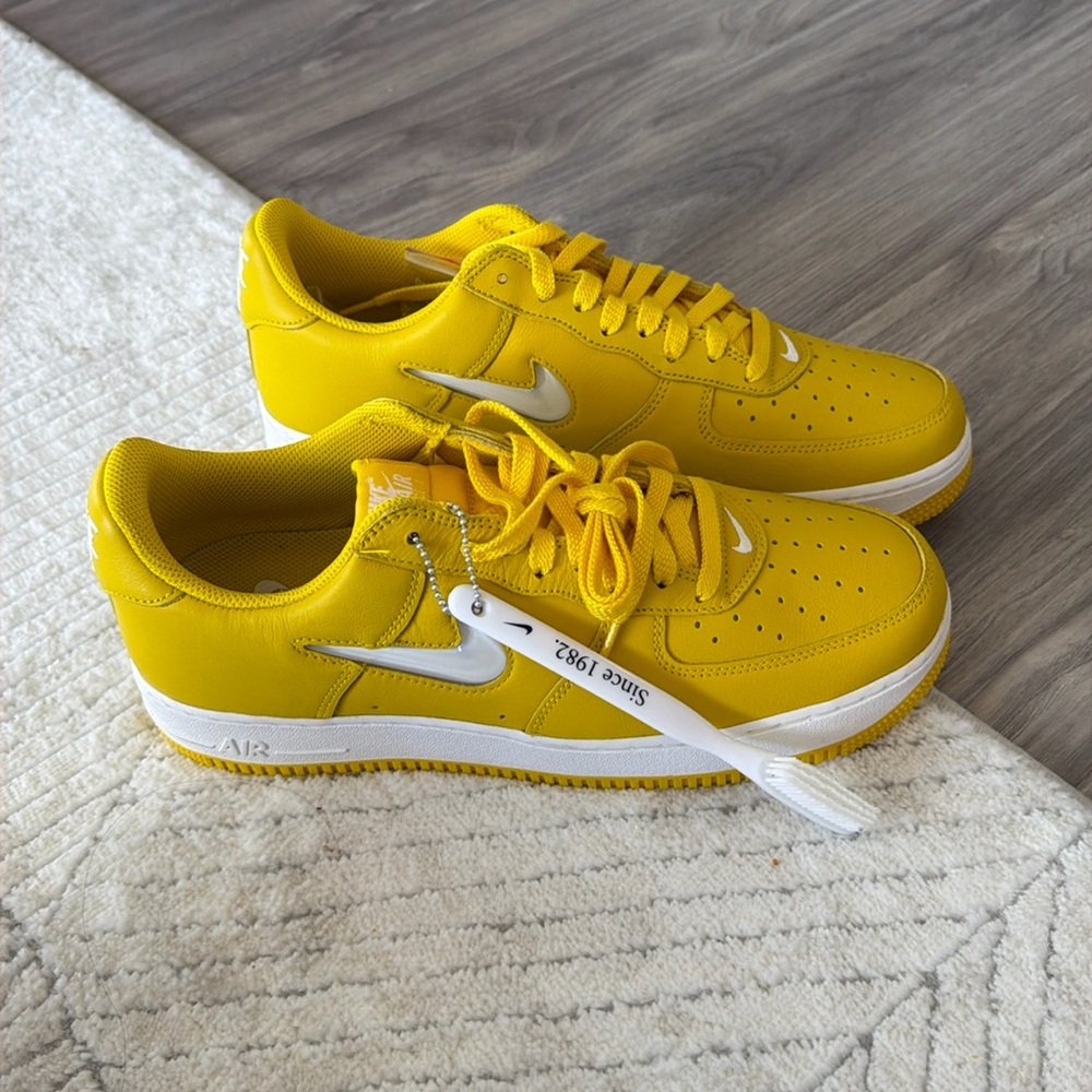 NEW Nike Air Force 1